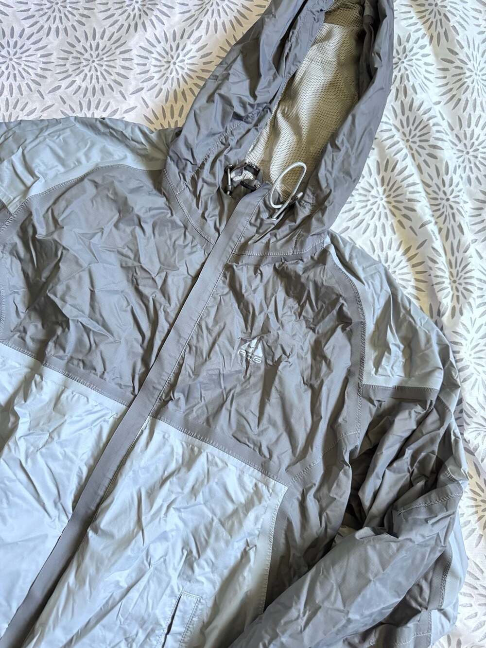 Nike ACG Hooded Rain Jacket Zip Up Men’s Small Used